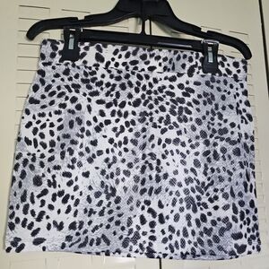Zenana Outfitters Black and White Patterned Mini Skirt